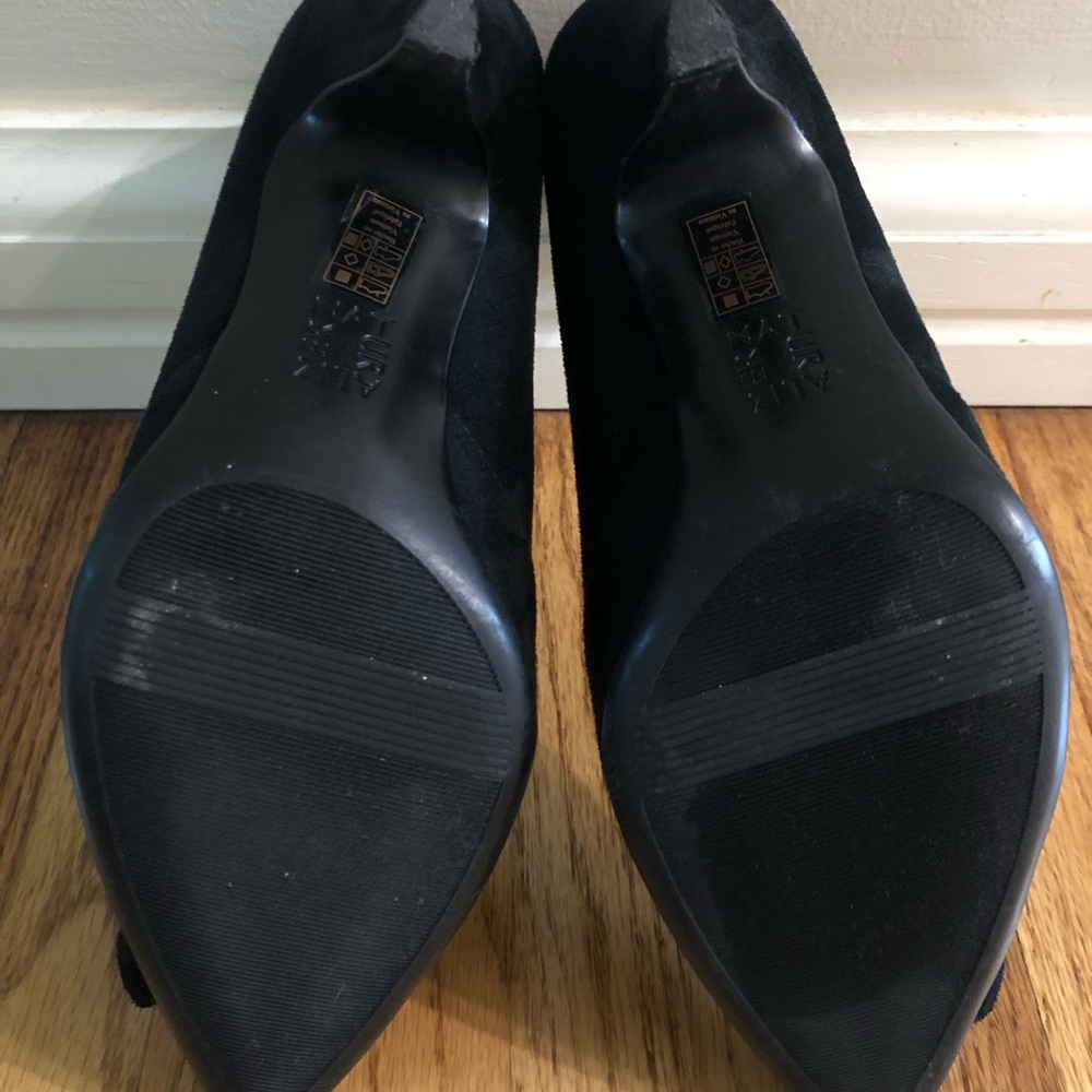 Naturalizer Black Pointed Toe Heels with Knot Detail - Picture 7 of 8
